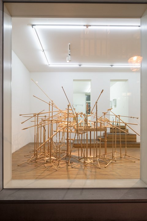 <p>S_AKE, Oliver van den Berg, installation view Kuckei + Kuckei, 2017</p>