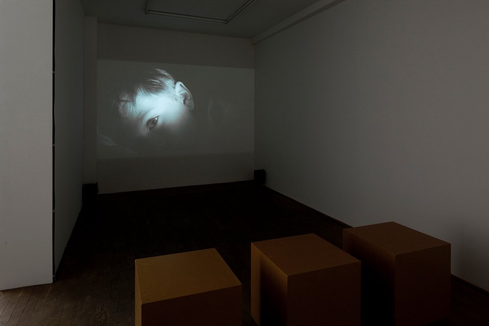 <p><em>Hold Your Breath</em>, installation view, Kuckei + Kuckei, 2011</p>