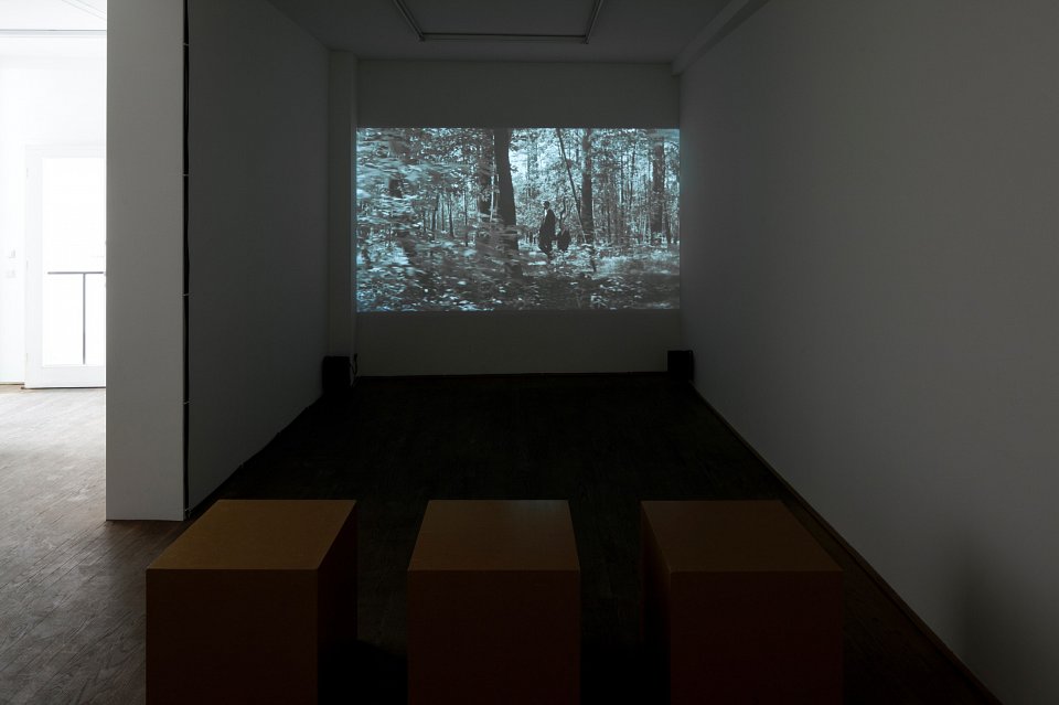 <p><em>Hold Your Breath</em>, installation view, Kuckei + Kuckei, 2011</p>