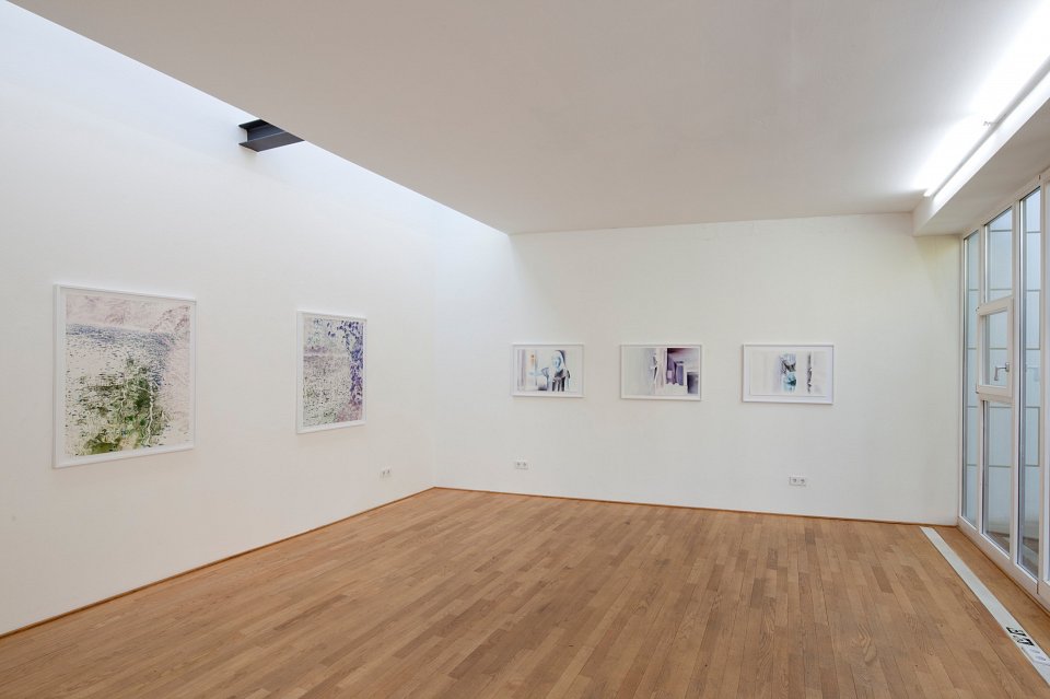 <p><em>Hold Your Breath</em>, installation view, Kuckei + Kuckei, 2011</p>