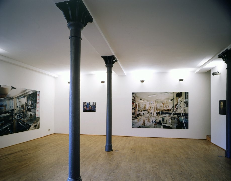 <p>installation view, Kuckei + Kuckei, 2002</p>