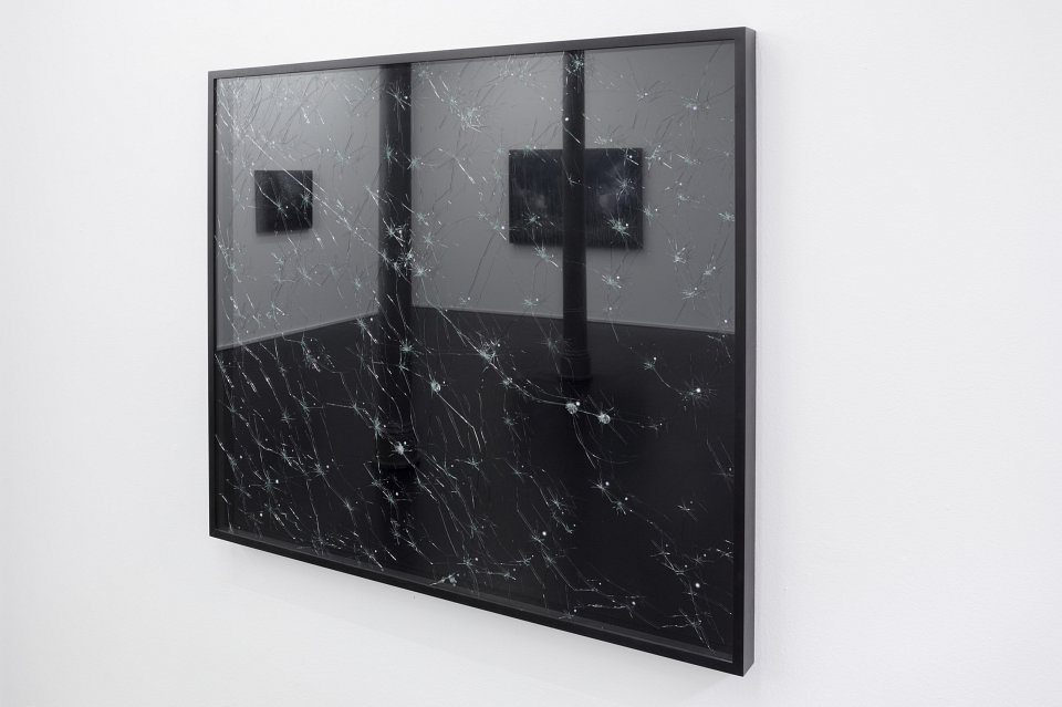 <p><em>Elegie</em>, Installation view Kuckei + Kuckei, Linienstrasse 158</p>