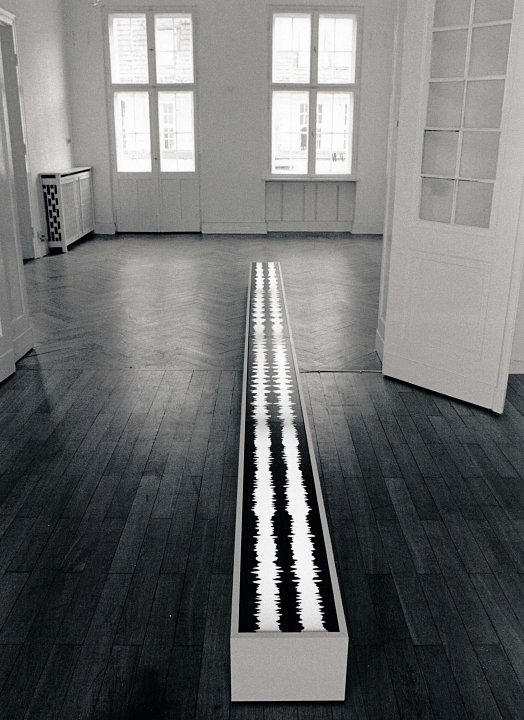 <p><em>Bild – Objekt – Film</em>, installation view, vierte Etage, 1993</p>