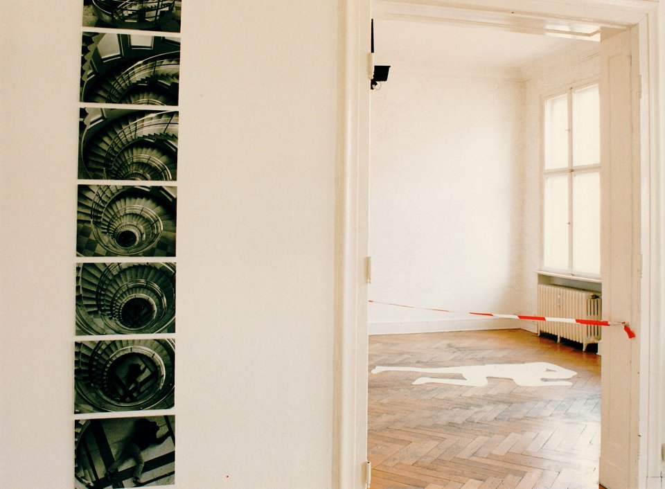 <p>Installation view, vierte Etage, 1996</p>