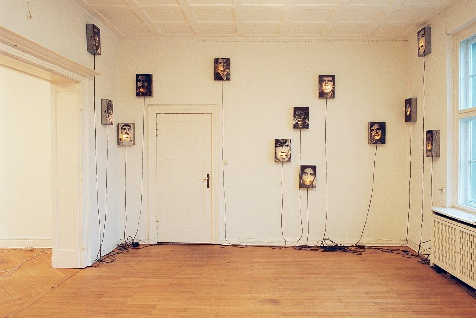 <p><em>Time – Out</em>, installation view, vierte Etage, 1994</p>