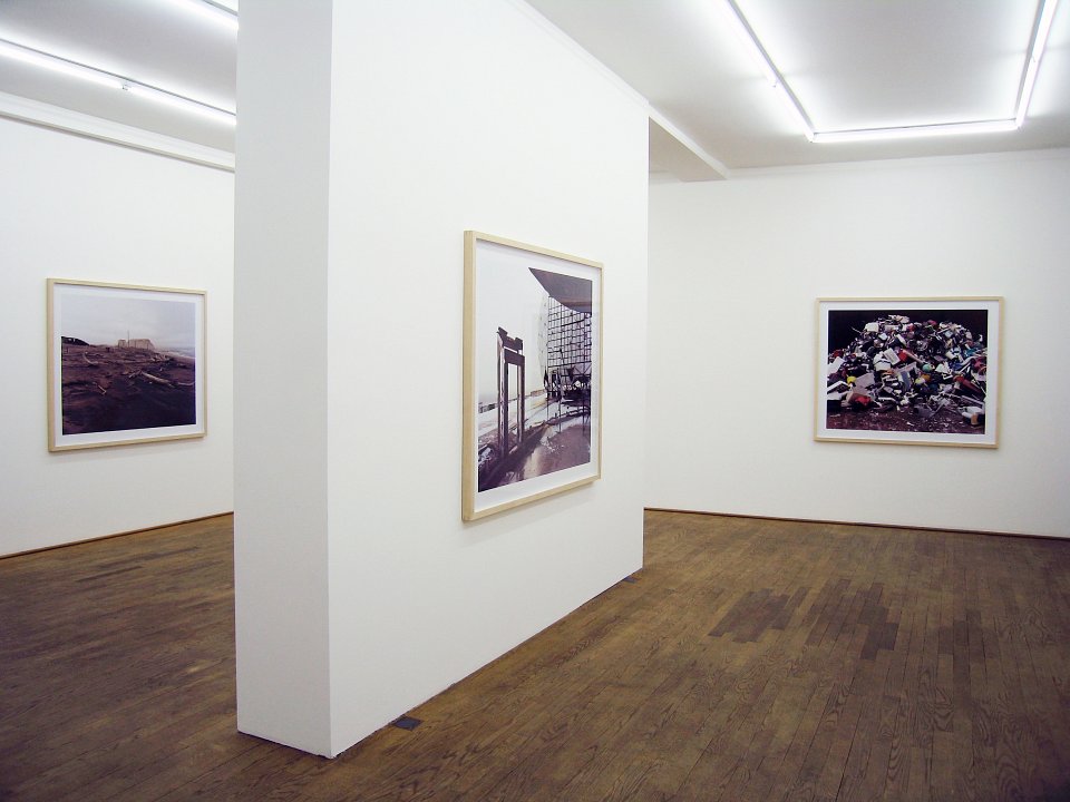 <p>installation view, Kuckei + Kuckei, 2009</p>