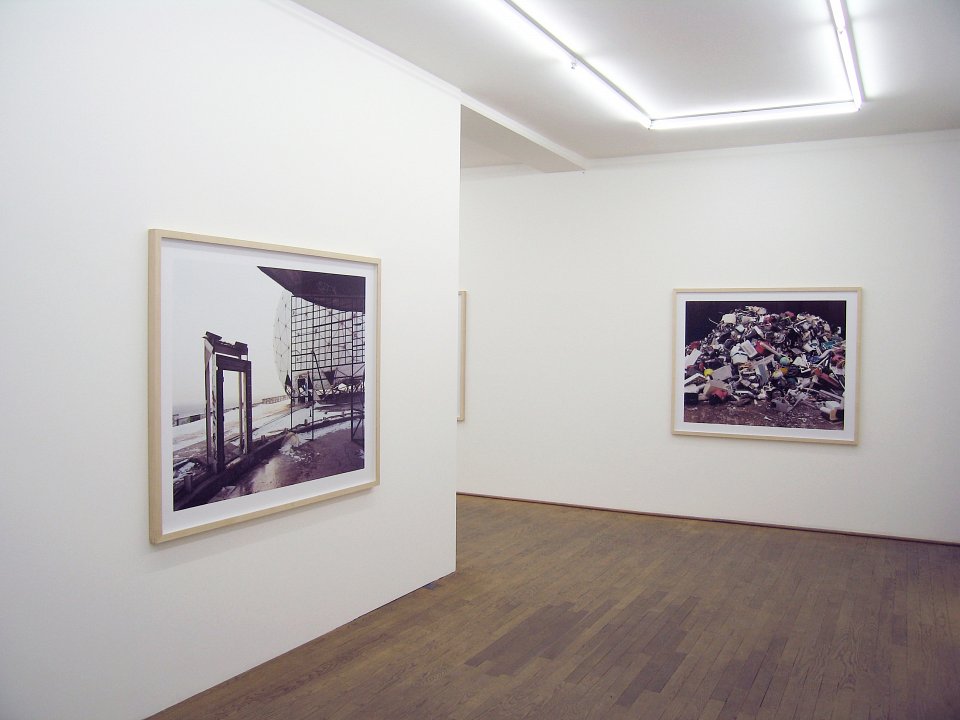 <p>installation view, Kuckei + Kuckei, 2009</p>