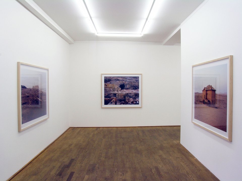 <p>installation view, Kuckei + Kuckei, 2009</p>