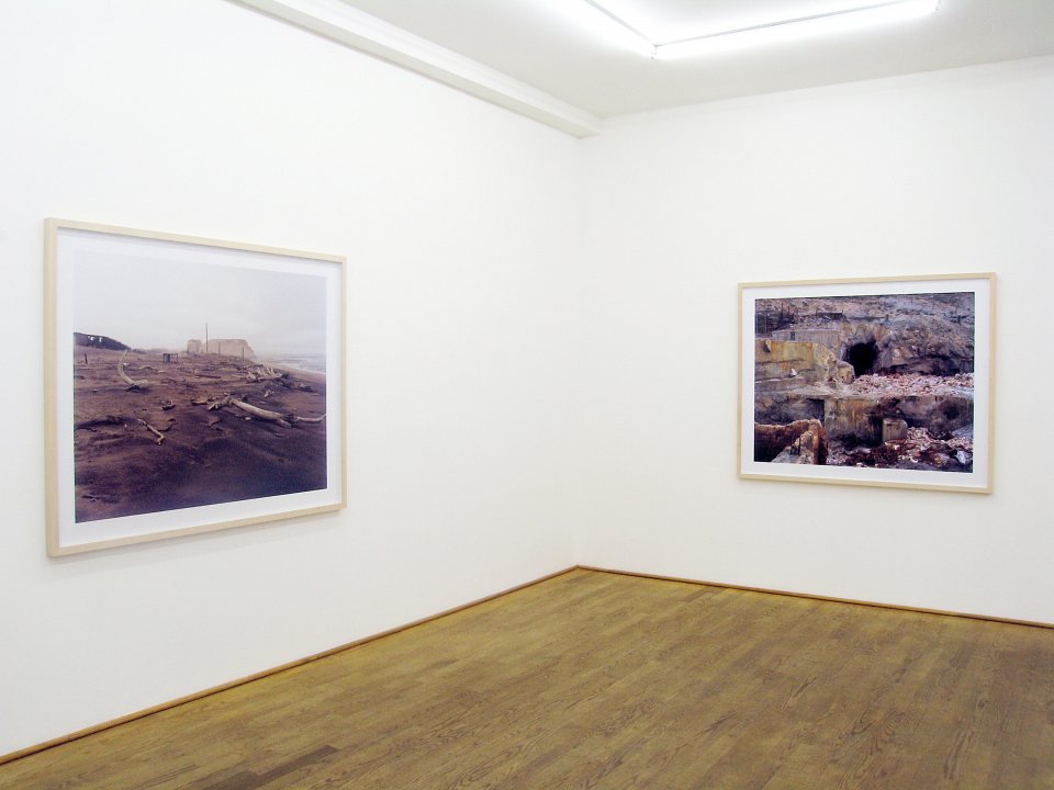 <p>installation view, Kuckei + Kuckei, 2009</p>