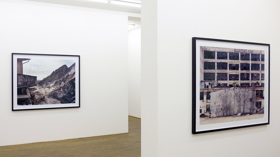 <p><em>Aftermath</em>, installation view, Kuckei + Kuckei, 2011</p>