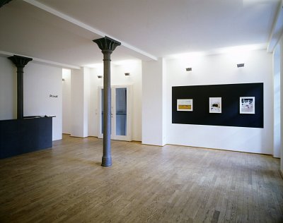 zensiert von…, installation view, Kuckei + Kuckei, 2002