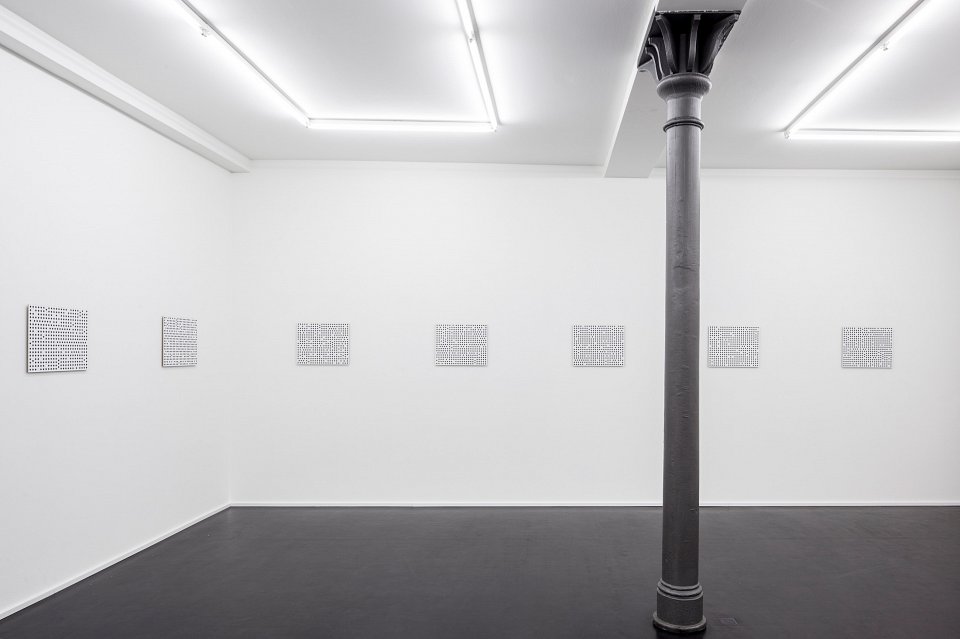 <p><em>KW Serie</em>, installation view, Kuckei + Kuckei, 2013</p>