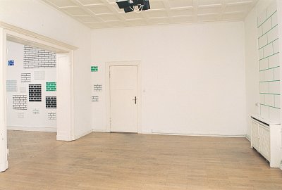 Dürfen Maurer Malen?, installation view, vierte Etage, 1996