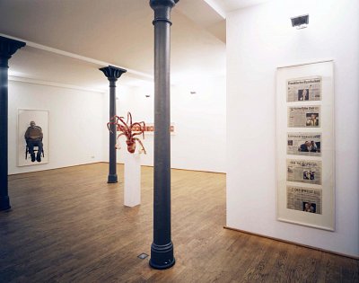 No Jardim, installation view, Kuckei + Kuckei, 2001