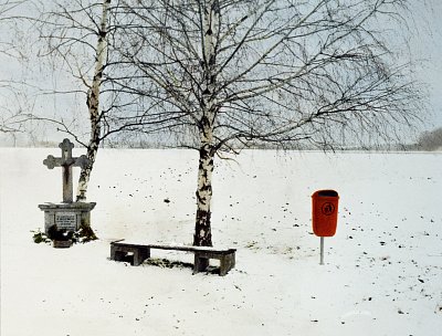Feldkreuz (Bürstadt), 2005
hand-colored b/w silver gelatin print
37,5 × 48 cm, edition 2 + 1 AP