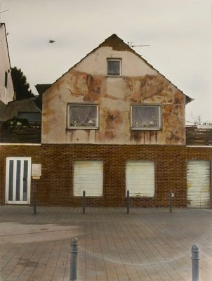 Wohnhaus (Haus des Zwillings, Köln, Stammheim), 2010
hand-colored b/w silver gelatin print
81 × 61 cm, edition 2 + 1 AP