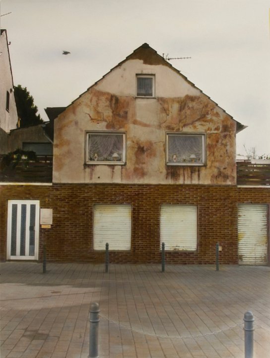 <p>Wohnhaus (Haus des Zwillings, Köln, Stammheim), 2010<br />
hand-colored b/w silver gelatin print<br />
81 × 61 cm, edition 2 + 1 AP</p>